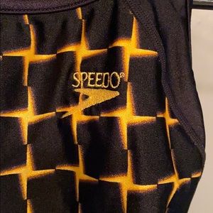 Women’s speedo one piece bathing suit